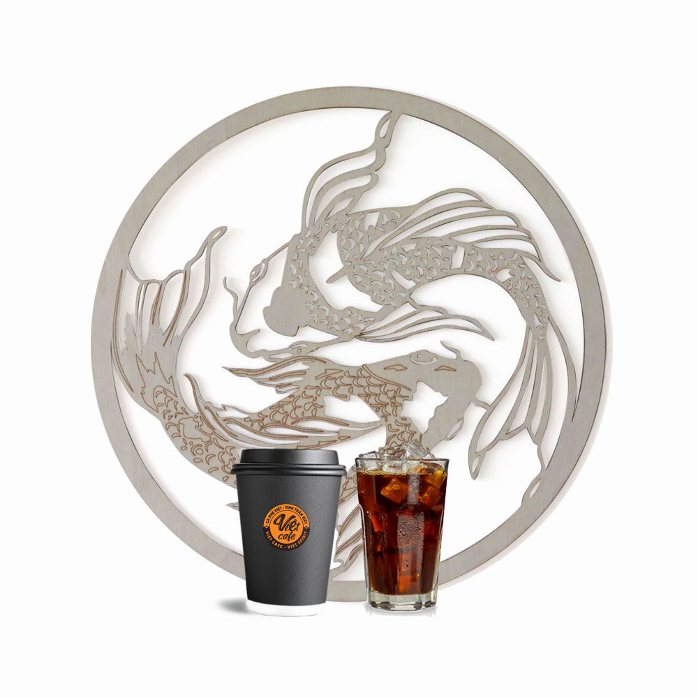 1 cà phê đá + 1 tấm thiền gỗ cá Koi